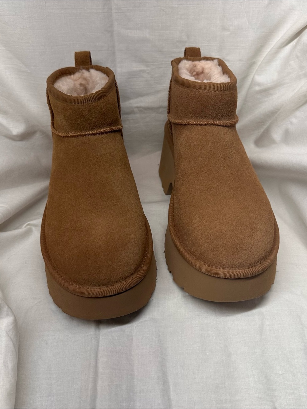 NWT UGG Classic Ultra Mini New Heights Platform Boots Chestnut Size 9 NWOB